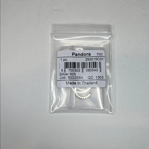 NWT pandora sparkling huggie hoop earrings in silver - Picture 5 of 9